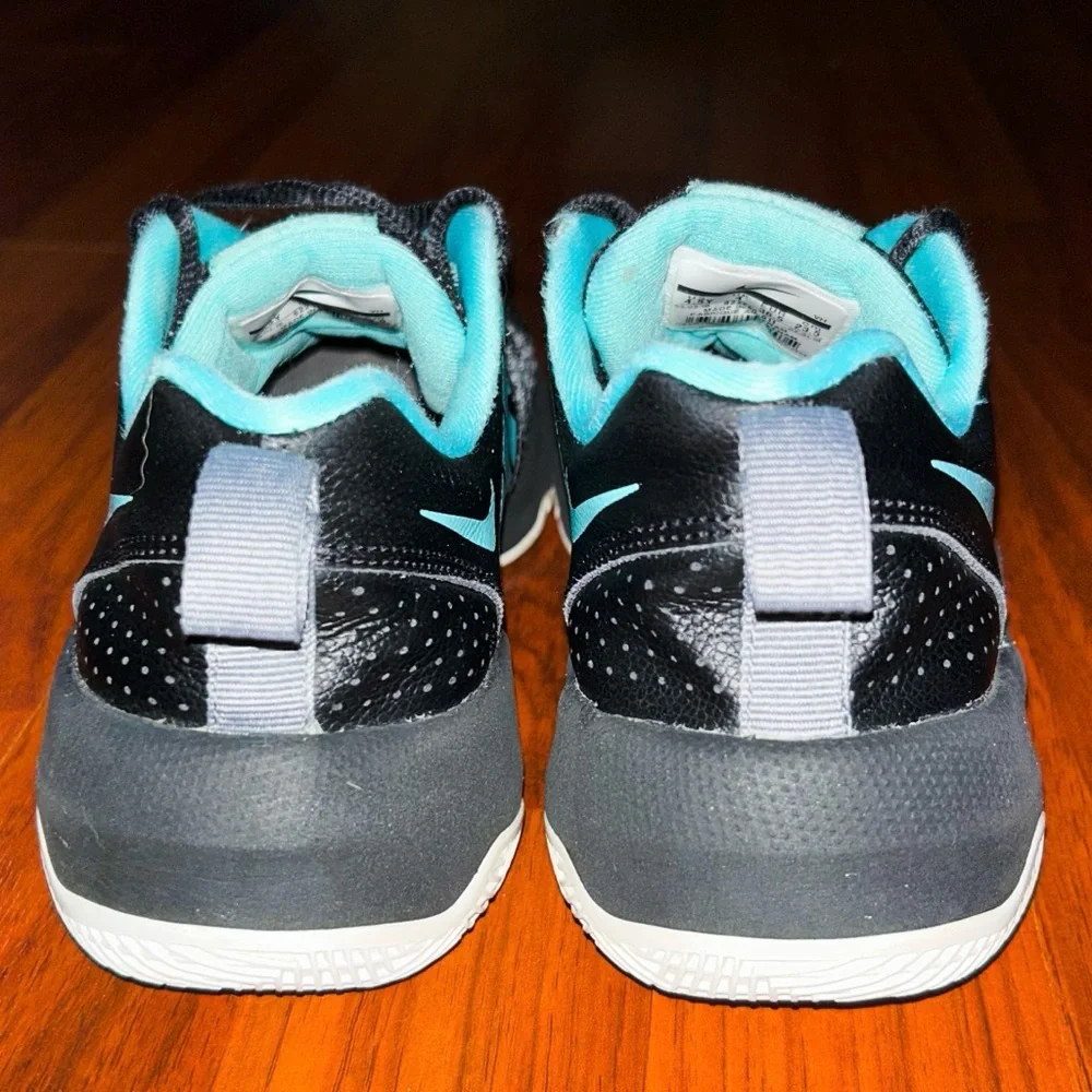 Nike Hustle Quick Touch Shoes Size 4.5Y